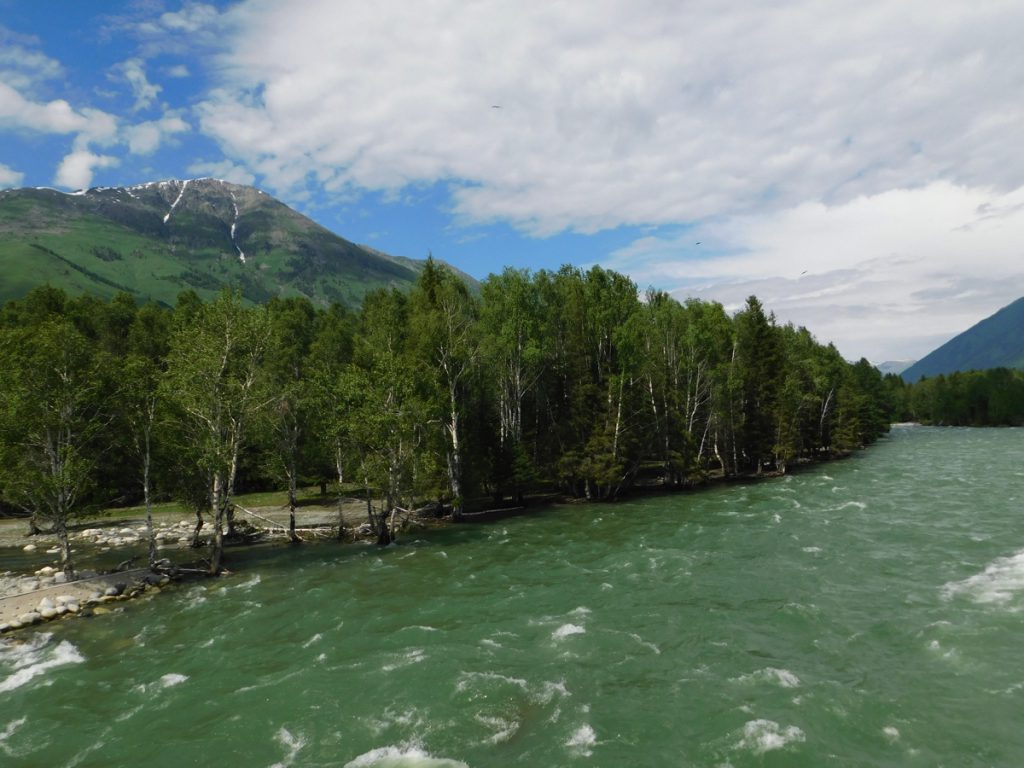 新疆ウィグル自治区・喀納斯（カナス）禾木村の写真　トゥバ族と哈薩克（カザフ）族の浄土2-1