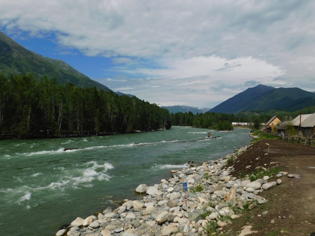 新疆ウィグル自治区・喀納斯（カナス）禾木村の写真　トゥバ族と哈薩克（カザフ）族の浄土2-2