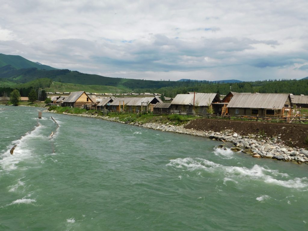 新疆ウィグル自治区・喀納斯（カナス）禾木村の写真　トゥバ族と哈薩克（カザフ）族の浄土2-3