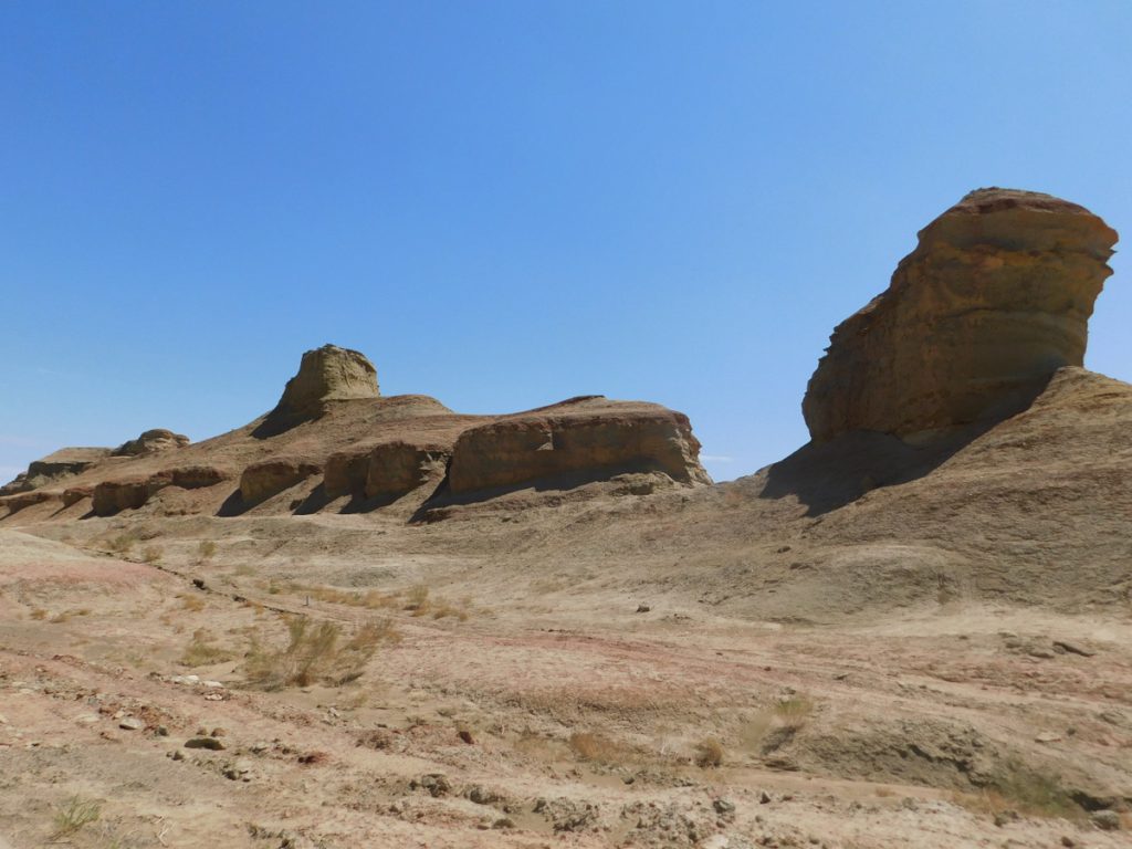 新疆ウィグル自治区・烏爾禾魔鬼城の写真 龍が住む城-1