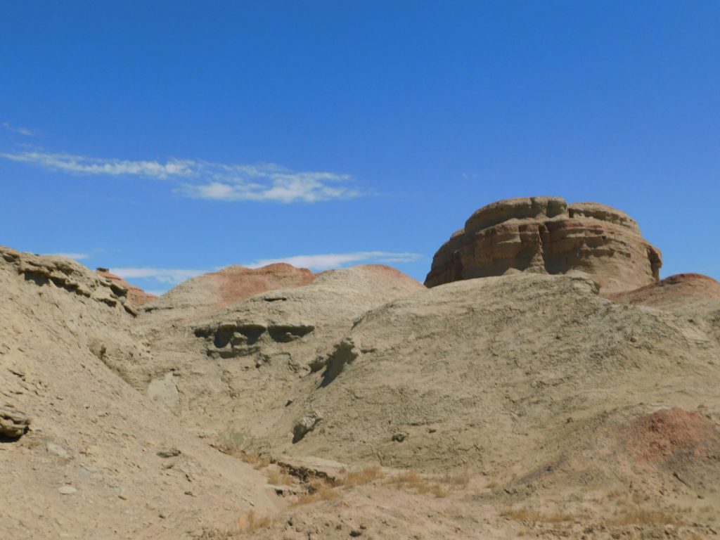 新疆ウィグル自治区・烏爾禾魔鬼城の写真 龍が住む城-2