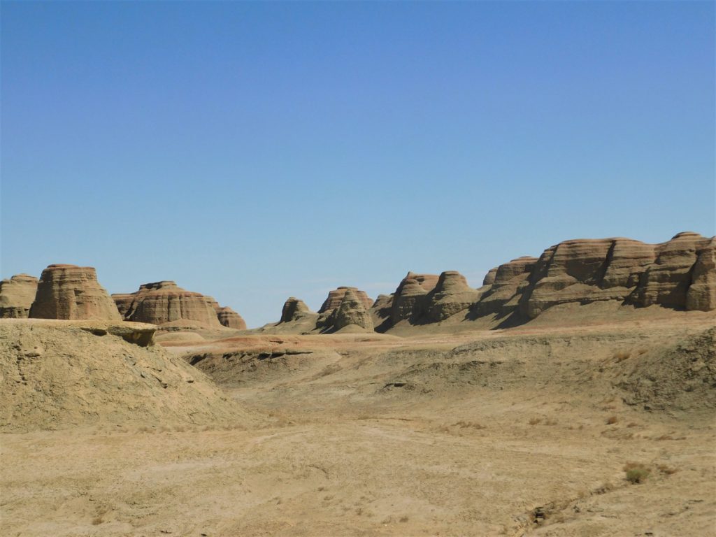 新疆ウィグル自治区・烏爾禾魔鬼城の写真 龍が住む城-3