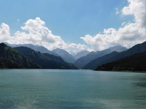 新疆ウィグル自治区・天山天池／南山牧場／奎屯河大峡谷の写真　天山の山懐に抱かれて-11