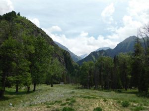 新疆ウィグル自治区・天山天池／南山牧場／奎屯河大峡谷の写真　天山の山懐に抱かれて-6