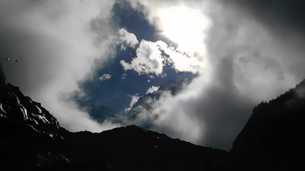 四川省・貢嗄（コンガ）山と海螺（ハイロウ）溝の写真　高山を仰ぐ壮大なドラマ-1