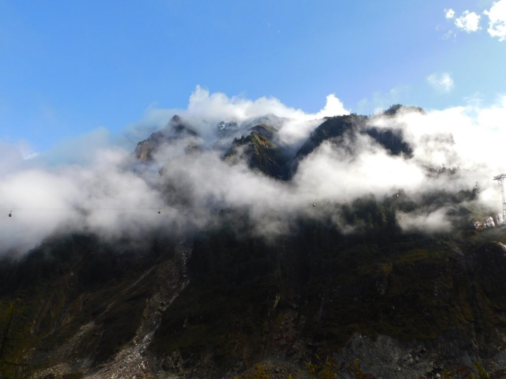 四川省・貢嗄（コンガ）山と海螺（ハイロウ）溝の写真　高山を仰ぐ壮大なドラマ-3