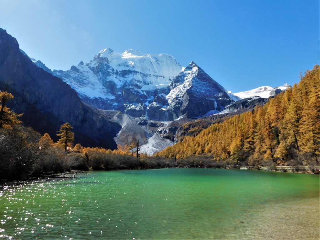 四川省・仙乃日の写真　神々の山-1
