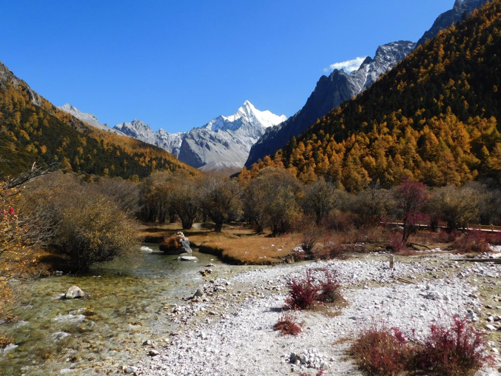 四川省・仙乃日の写真　神々の山-3