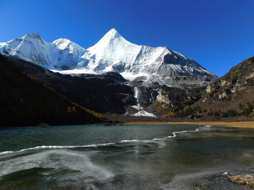 四川省・牛奶海と五色海への道／牛奶海／五色海の写真　感涙のブルー-1
