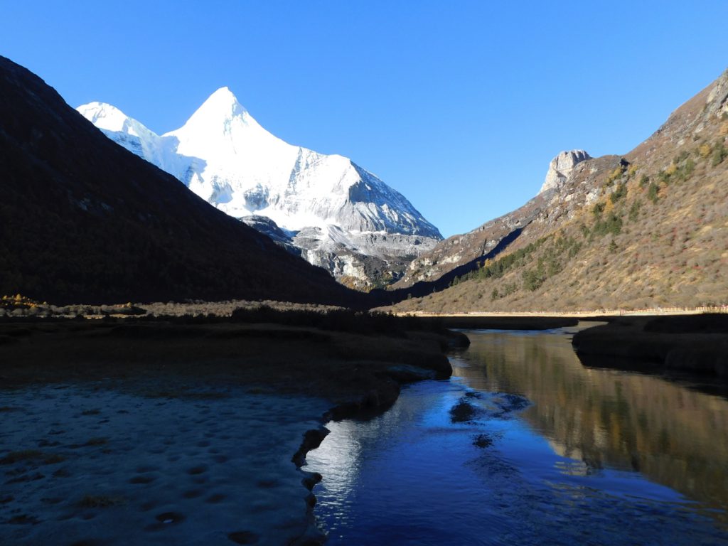 四川省・牛奶海と五色海への道／牛奶海／五色海の写真　感涙のブルー-3