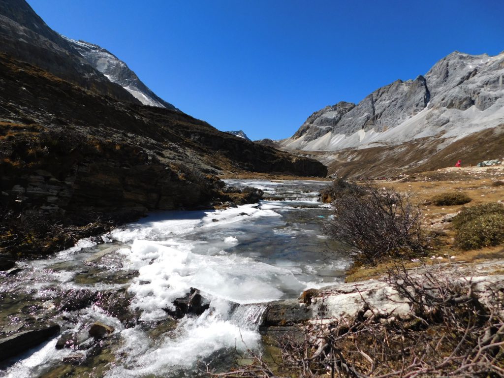 四川省・牛奶海と五色海への道／牛奶海／五色海の写真　感涙のブルー-4