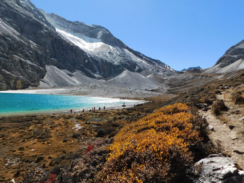 四川省・牛奶海と五色海への道 牛奶海 五色海の写真　感涙のブルー2-2