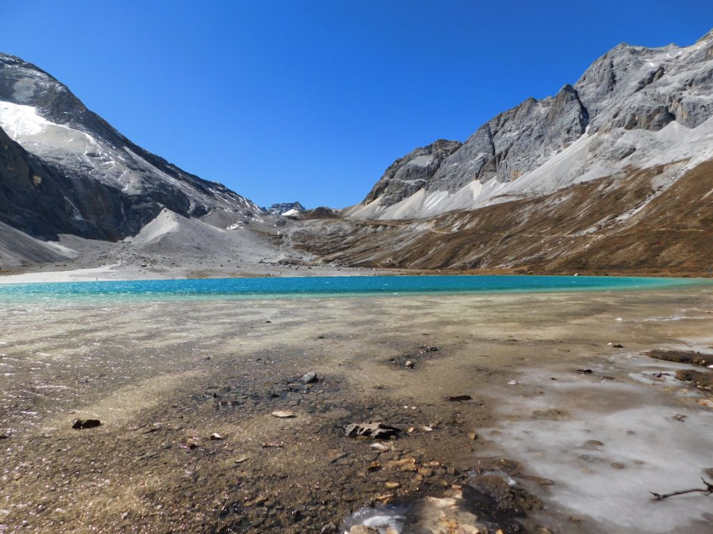 四川省・牛奶海と五色海への道 牛奶海 五色海の写真　感涙のブルー2-3