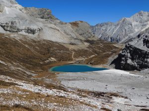 四川省・牛奶海と五色海への道 牛奶海 五色海の写真　感涙のブルー2-6