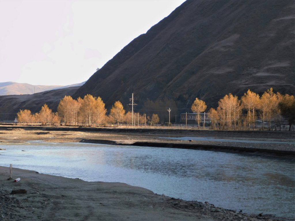 四川省・新都橋の霜の朝／塔公寺／塔公草原の写真　祈りの道を行く-4