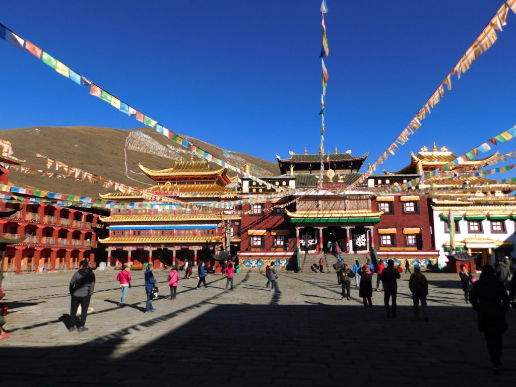 四川省・新都橋の霜の朝 塔公寺 塔公草原の写真 祈りの道を行く2-2