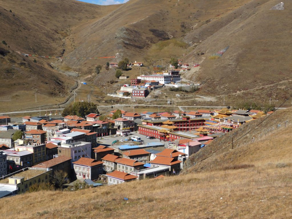 四川省・新都橋の霜の朝 塔公寺 塔公草原の写真 祈りの道を行く2-3