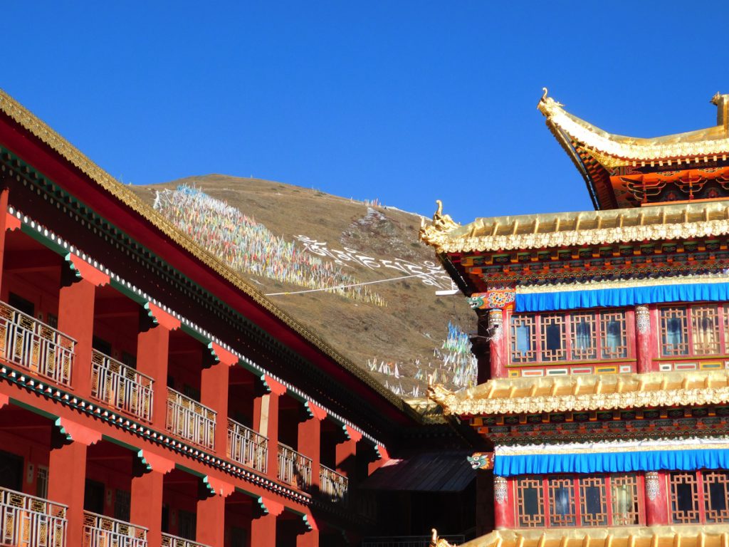 四川省・新都橋の霜の朝 塔公寺 塔公草原の写真 祈りの道を行く2-4