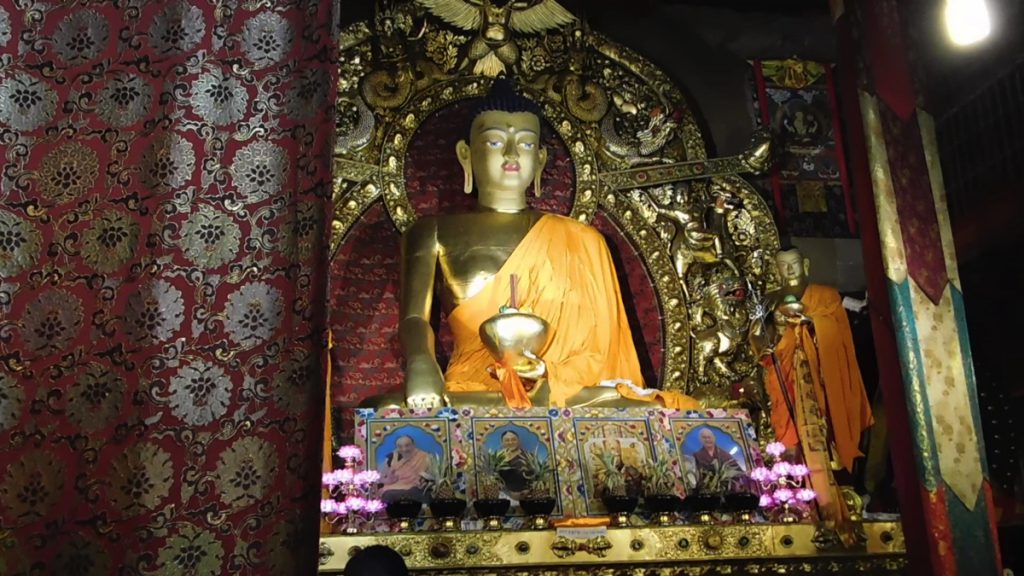 四川省・新都橋の霜の朝 塔公寺 塔公草原の写真 祈りの道を行く2-5