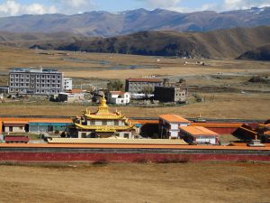 四川省・新都橋の霜の朝 塔公寺 塔公草原の写真 祈りの道を行く2-8