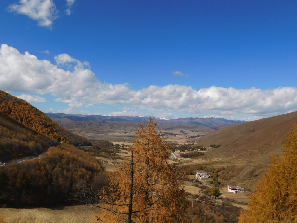 四川省・八美から丹巴路へ／雅拉雪山を望む／紅葉の丹巴路／四姑娘山の秋の写真　錦秋の丹巴路を行く-3
