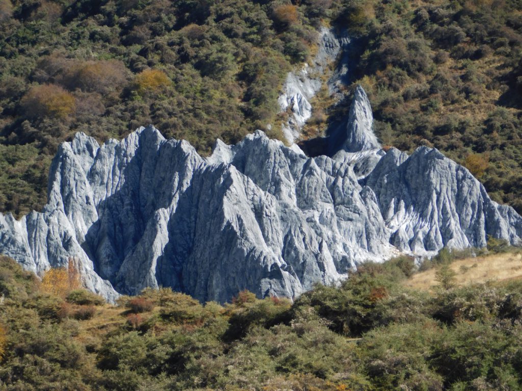 四川省・八美から丹巴路へ／雅拉雪山を望む／紅葉の丹巴路／四姑娘山の秋の写真　錦秋の丹巴路を行く-4