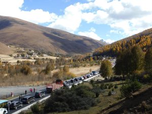 四川省・八美から丹巴路へ／雅拉雪山を望む／紅葉の丹巴路／四姑娘山の秋の写真　錦秋の丹巴路を行く-6