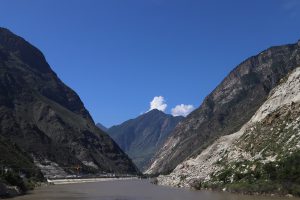 四川省・八美から丹巴路へ／雅拉雪山を望む／紅葉の丹巴路／四姑娘山の秋の写真　錦秋の丹巴路を行く-9