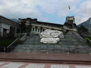 四川省・八美から丹巴路へ 雅拉雪山を望む 紅葉の丹巴路１ 紅葉の丹巴路２ 四姑娘山の秋の写真　錦秋の丹巴路を行く5-10