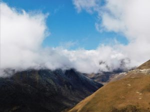四川省・八美から丹巴路へ 雅拉雪山を望む 紅葉の丹巴路１ 紅葉の丹巴路２ 四姑娘山の秋の写真　錦秋の丹巴路を行く5-7