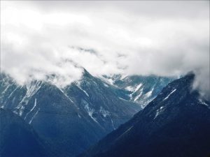 四川省・八美から丹巴路へ 雅拉雪山を望む 紅葉の丹巴路１ 紅葉の丹巴路２ 四姑娘山の秋の写真　錦秋の丹巴路を行く5-8