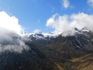 四川省・八美から丹巴路へ 雅拉雪山を望む 紅葉の丹巴路１ 紅葉の丹巴路２ 四姑娘山の秋の写真　錦秋の丹巴路を行く5-9