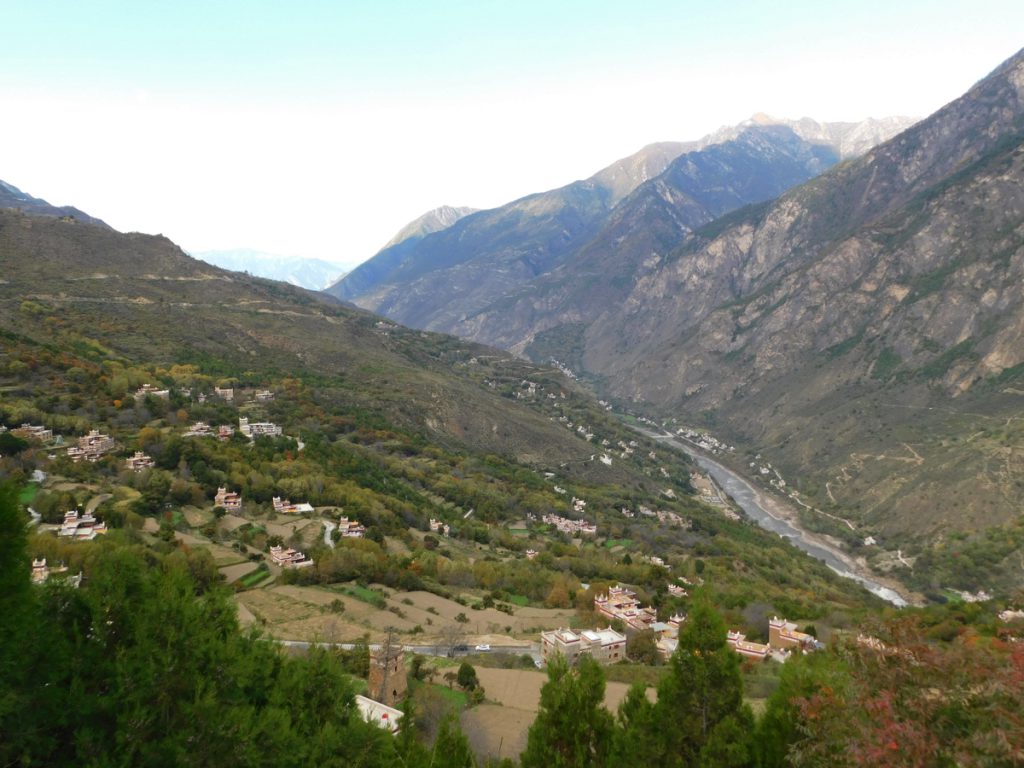 四川省・丹巴藏寨の写真　美人谷のある藏族の村-4