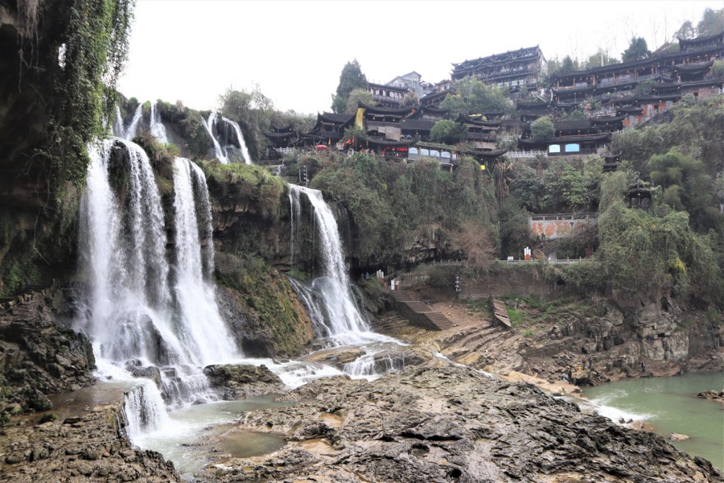 湖南省・芙蓉鎮／紅石林の写真　千年の古鎮と奇岩-1