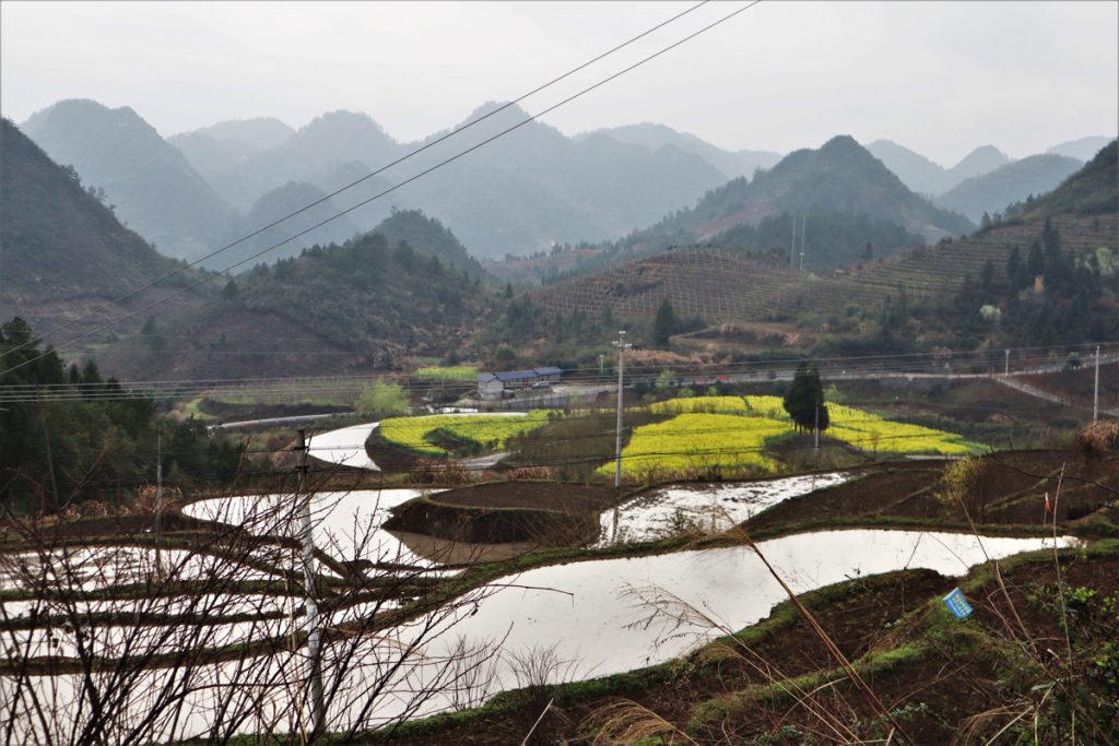 湖南省・芙蓉鎮／紅石林の写真　千年の古鎮と奇岩-4