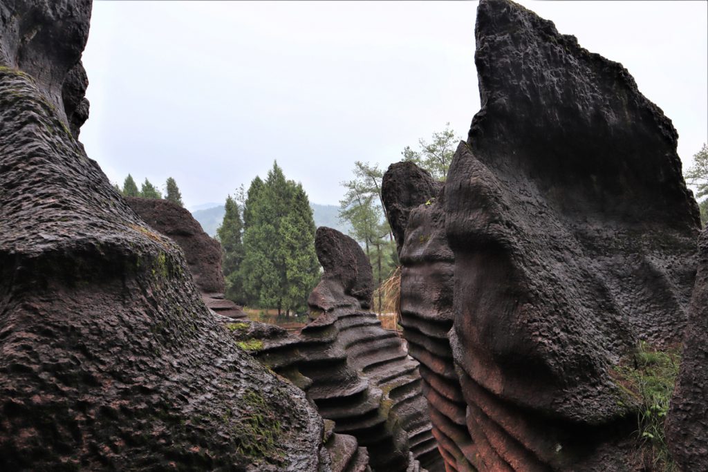 湖南省・芙蓉鎮、紅石林の写真 千年の古鎮と奇岩2-1