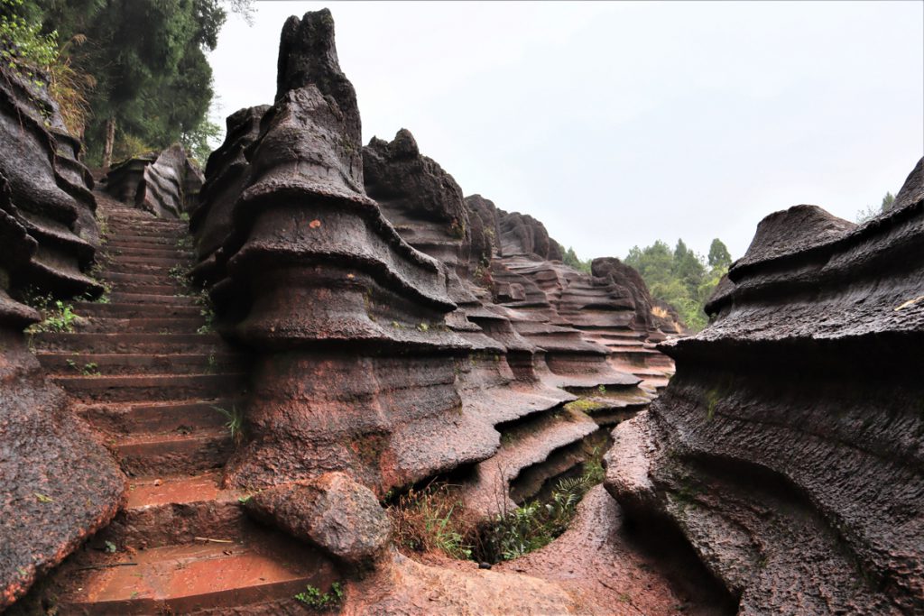 湖南省・芙蓉鎮、紅石林の写真 千年の古鎮と奇岩2-2