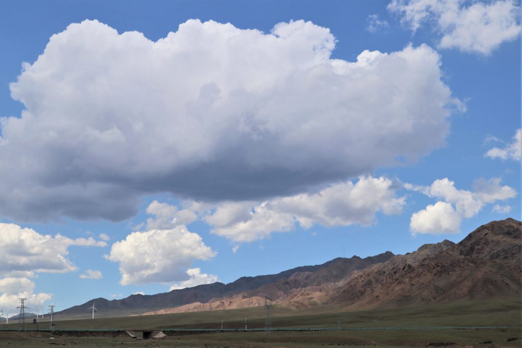 新疆ウィグル自治区・賽里木（サリム）湖、果子溝の写真　碧水、碧空、山花爛漫の伊犁河谷へ-5