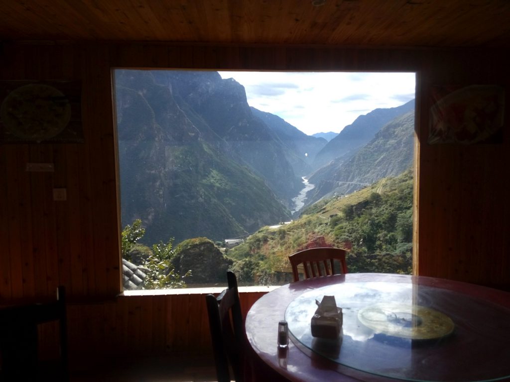 雲南省・虎跳峡と神河橋／哈巴（ハバ）雪山と玉龍雪山の写真　天空の路を行く-4