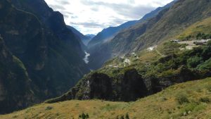 雲南省・虎跳峡と神河橋／哈巴（ハバ）雪山と玉龍雪山の写真　天空の路を行く-9