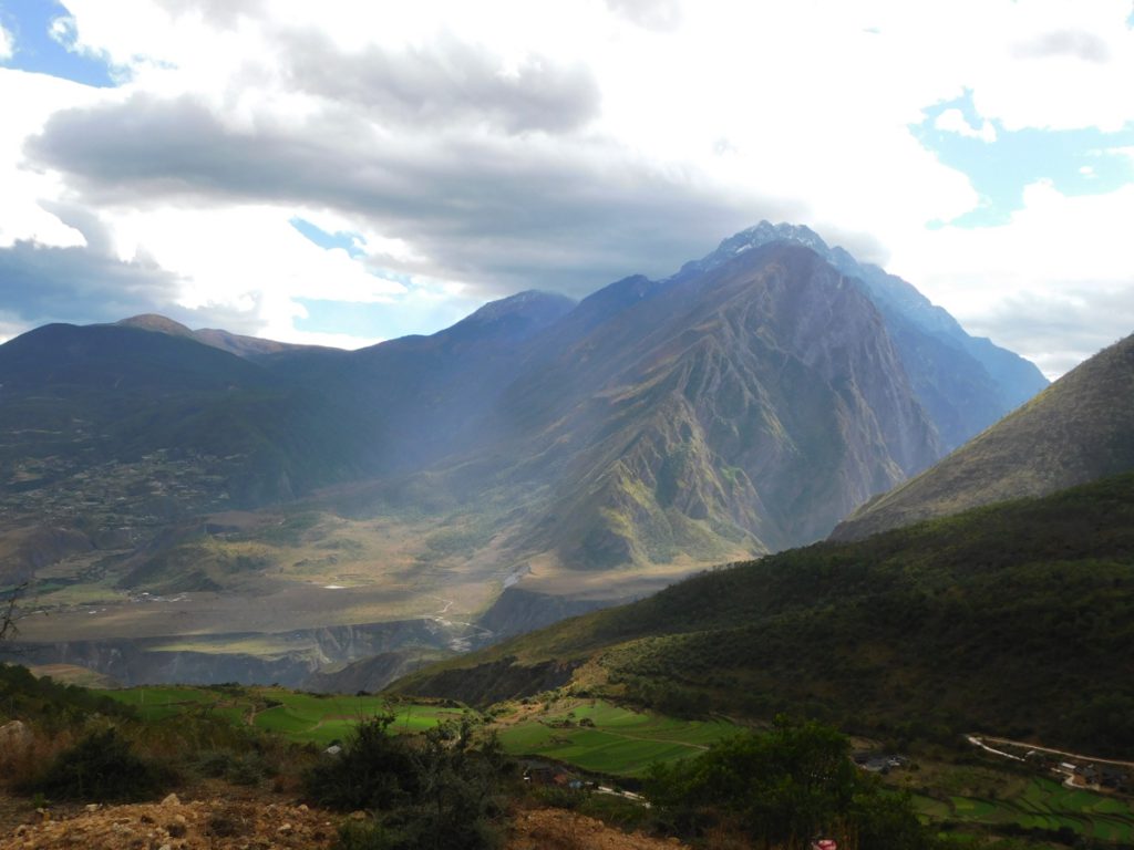 雲南省・虎跳峡と神河橋、哈巴（ハバ）雪山と玉龍雪山の写真　天空の路を行く2-5