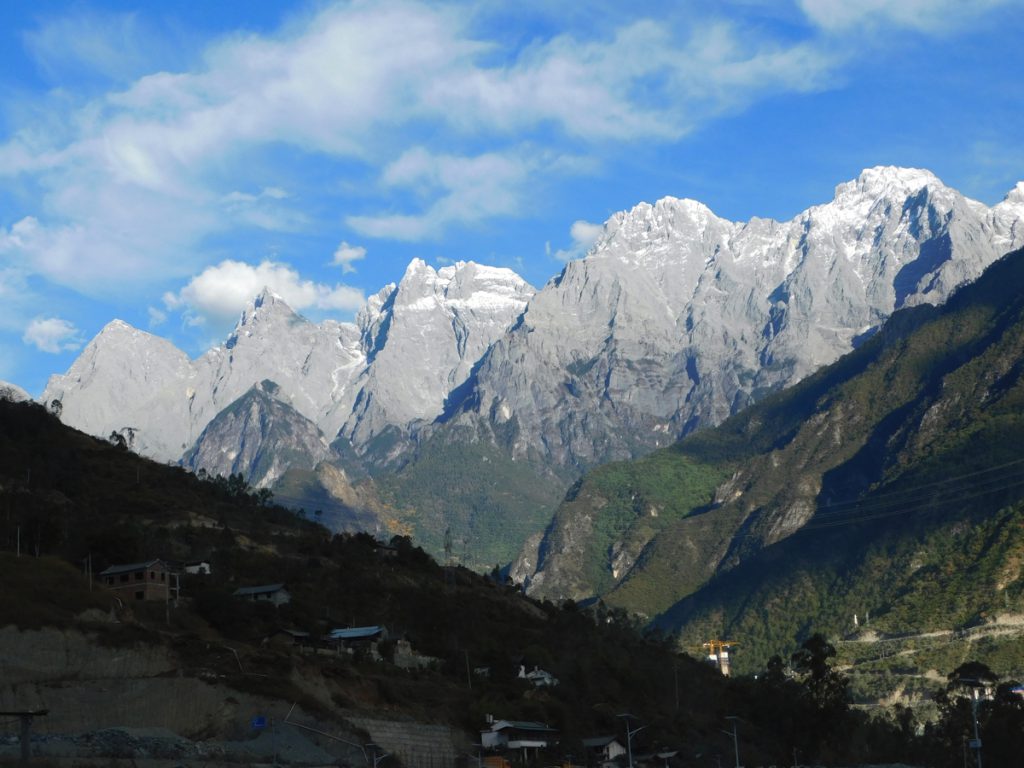 雲南省・虎跳峡と神河橋、哈巴（ハバ）雪山と玉龍雪山の写真　天空の路を行く3-3