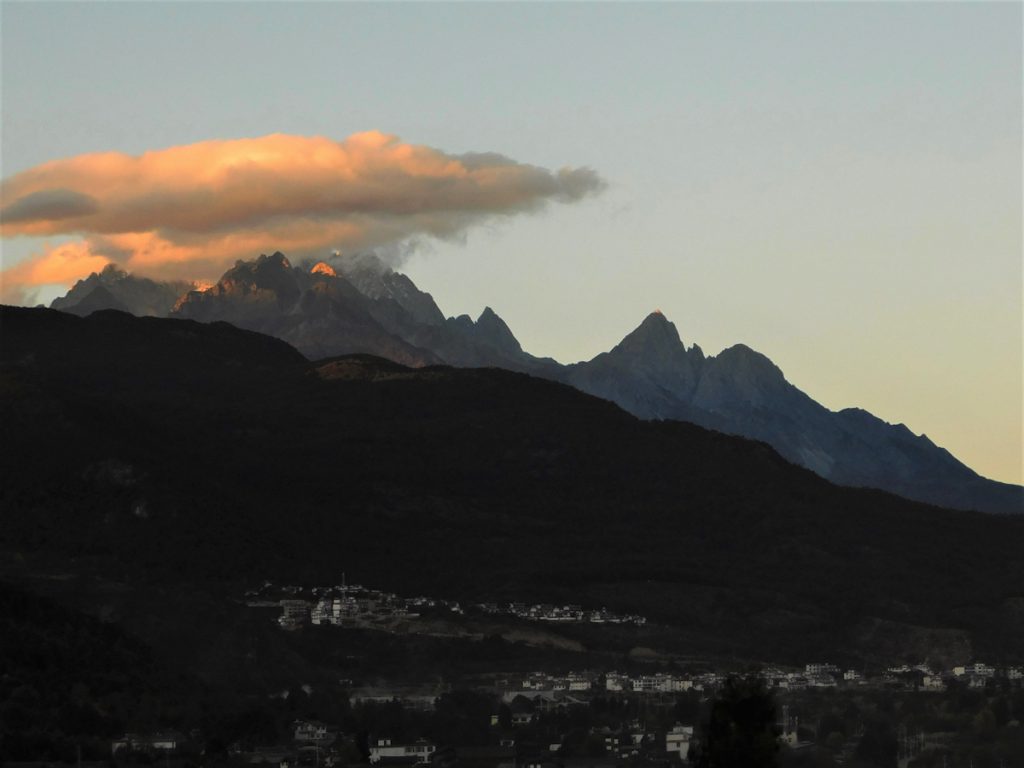 雲南省・虎跳峡と神河橋、哈巴（ハバ）雪山と玉龍雪山の写真　天空の路を行く3-5