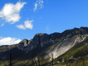 雲南省・虎跳峡と神河橋、哈巴（ハバ）雪山と玉龍雪山の写真　天空の路を行く3-9