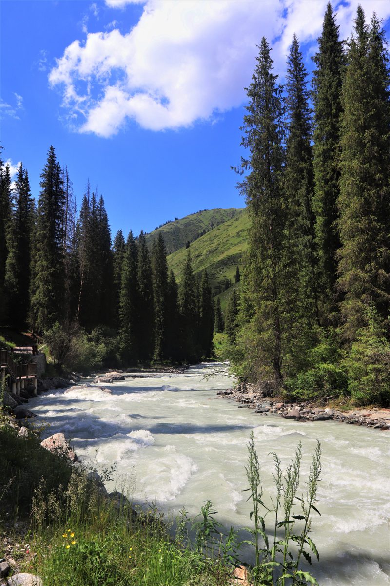 新疆ウィグル自治区・夏塔古道の写真　シルクロードの古道を歩く-2