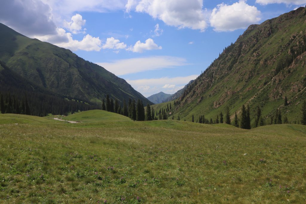 新疆ウィグル自治区・夏塔古道の写真　シルクロードの古道を歩く-4