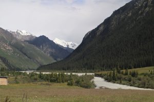 新疆ウィグル自治区・夏塔古道の写真　シルクロードの古道を歩く2-11