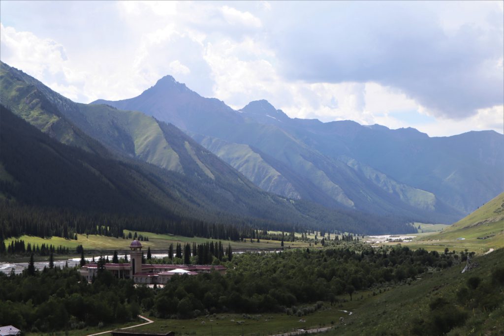 新疆ウィグル自治区・夏塔古道の写真　シルクロードの古道を歩く2-2