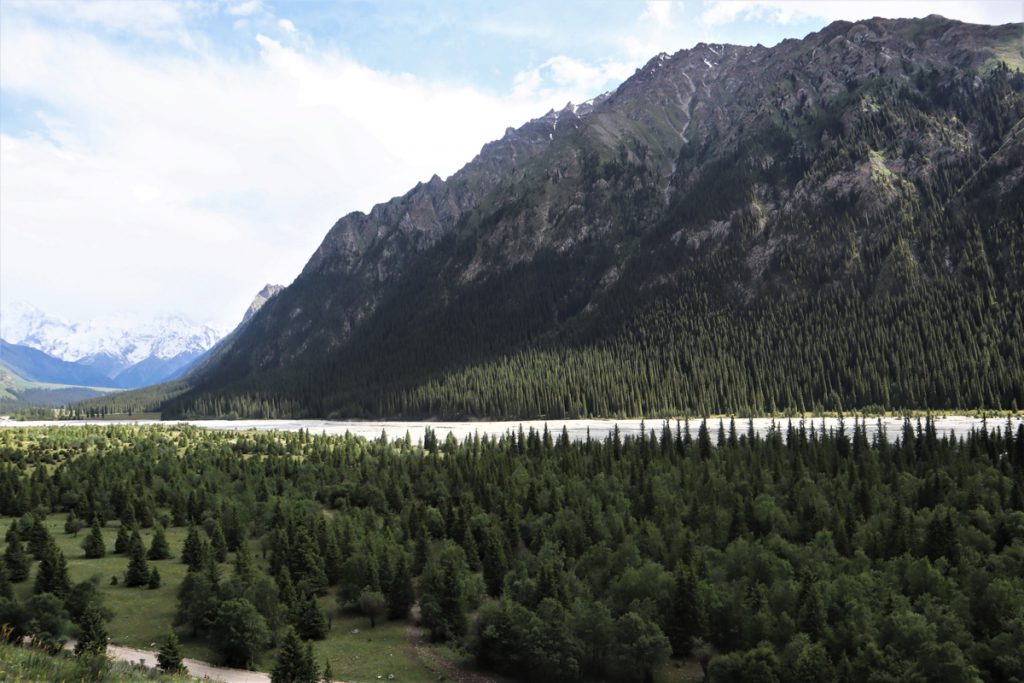 新疆ウィグル自治区・夏塔古道の写真　シルクロードの古道を歩く2-4
