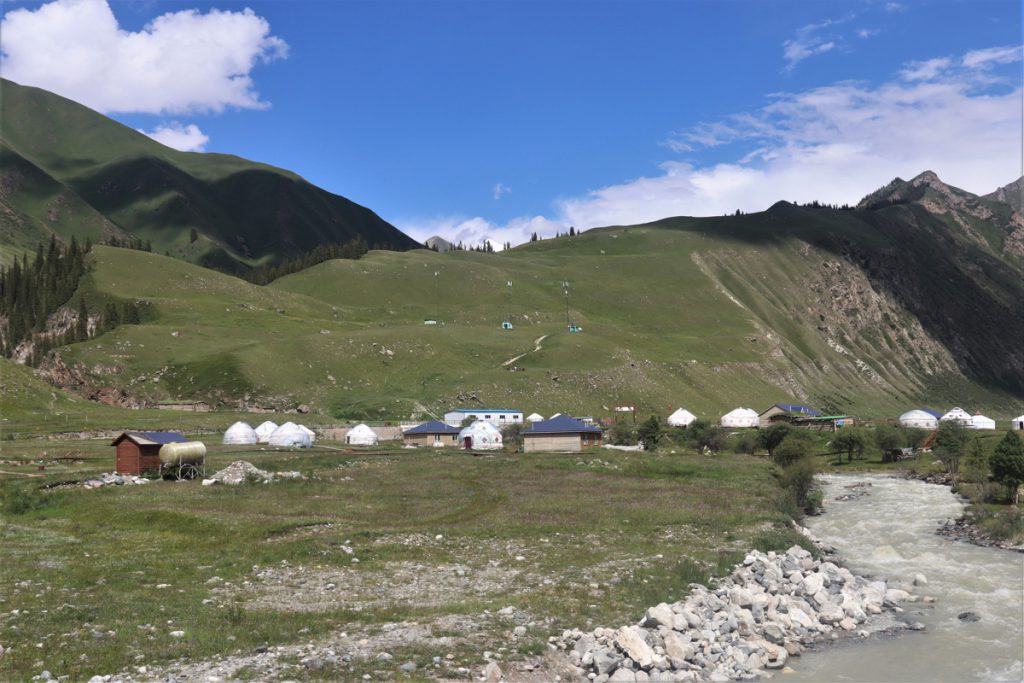 新疆ウィグル自治区・夏塔古道の写真　シルクロードの古道を歩く2-5